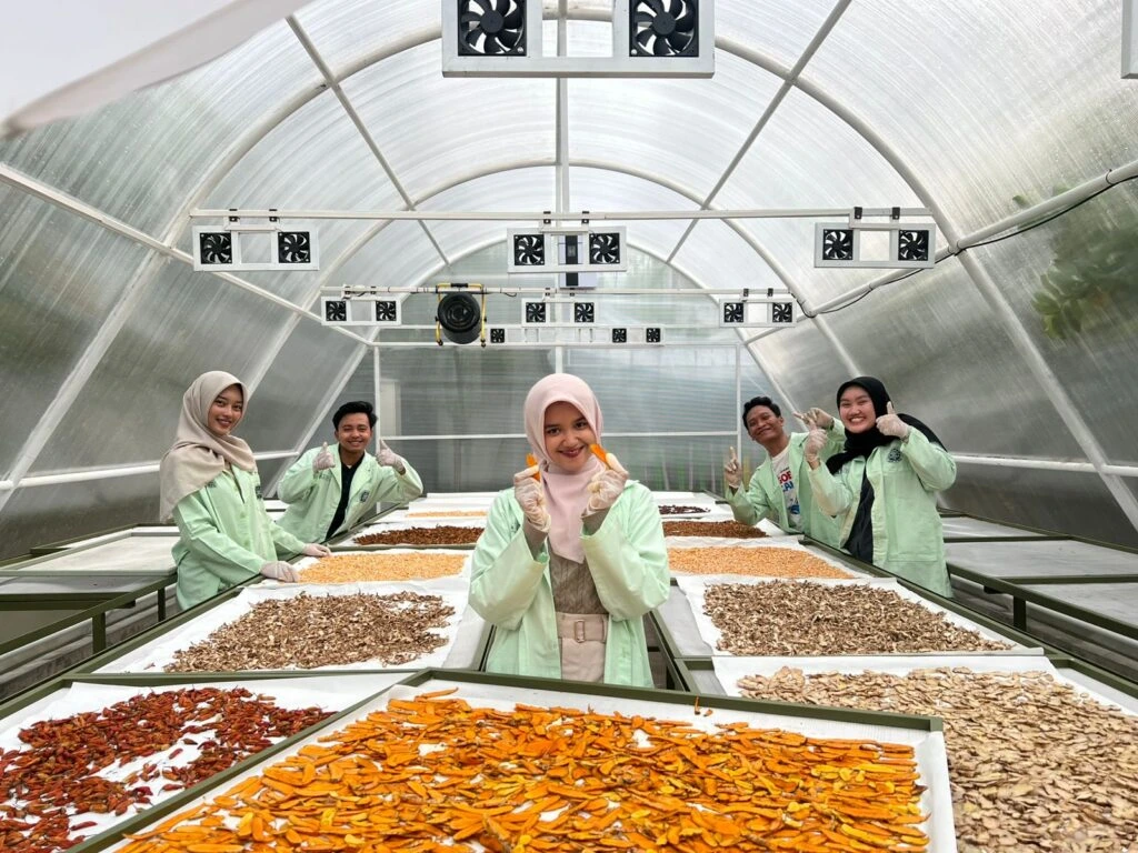 Pengeringan Hasil Panen Lebih Cepat dan Higienis di Kebun Dakwah...